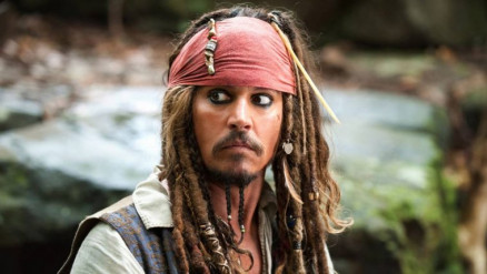 Johnny Depp esperar ler o roteiro do novo filme da franquia antes de dar a resposta final 