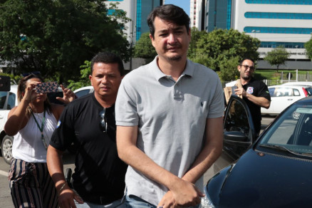 Ex-secretrio de Sade de Cuiab, Huark Correia, chega  sede da Defaz