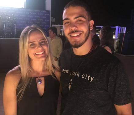 Milene Domingues e o filho Ronald no Porto de Santos