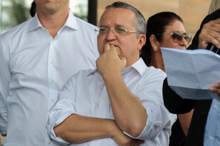 O ex-governador Pedro Taques, que  cobrado pelo posto de combustveis Marmeleiro