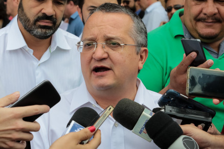 O ex-governador Pedro Taques, que teria dado calote em produtora