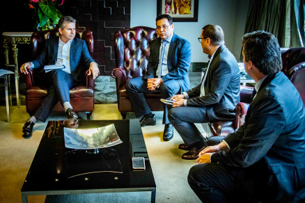 O governador Mauro Mendes, durante reunio com o presidente da AL, Eduardo Botelho, e os secretrio Mauro Carvalho (Casa Civil) e Rogrio Gallo (Fazenda)