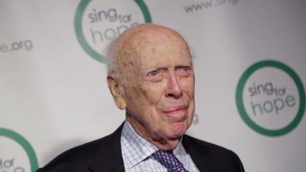 O cientista e vencedor do Nobel James Watson teve prmios revogados aps comentrios racistas 