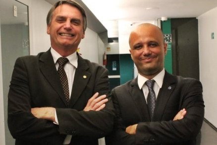 Presidente Jair Bolsonaro, com deputado Major Vitor Hugo