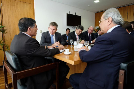 Mauro Mendes discutiu situao de Mato Grosso com o ministro Carlos Alberto dos Santos Cruz