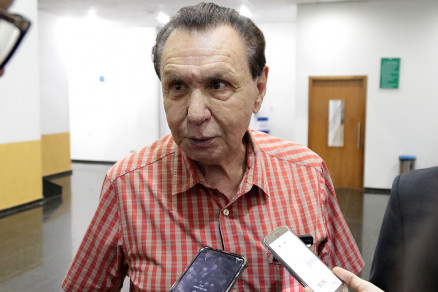 O deputado federal licenciado Carlos Bezerra, que teve contas de campanha reprovadas pela Justia Eleitoral