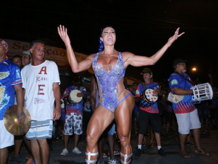 Gracyanne Barbosa no ensaio da Unio da Ilha 