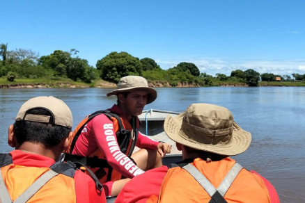 Segundo os bombeiros, os trs estavam pescando