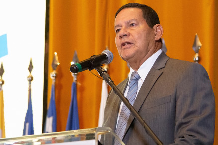 O vice-presidente, general Hamilton Mouro