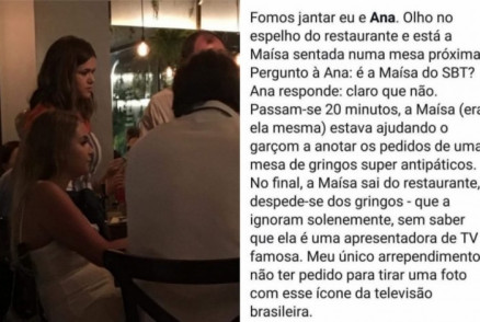 Maisa ajuda garom a entender o pedido de turistas estrangeiros
