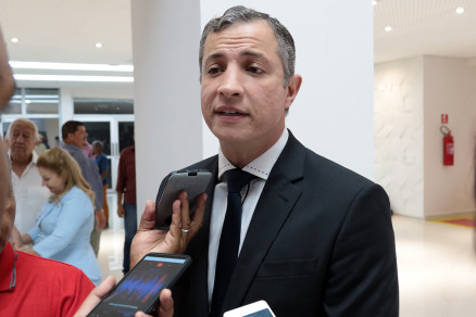 Deputado disse estar cumprindo proposta que fez aos eleitores durante campanha 