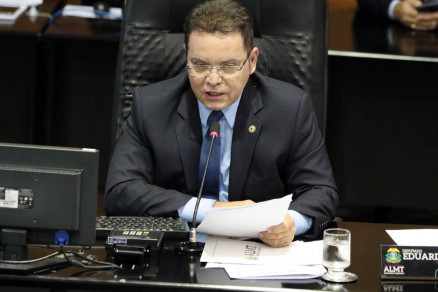 O presidente da Assembleia Legislativa, Eduardo Botelho (DEM), que conduziu a sesso plenria