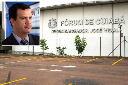 O juiz Emerson Luis Pereira Cajango (no detalhe), da 3 Vara Cvel de Cuiab