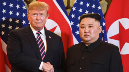 O presidente dos EUA, Donald Trump, e o lder norte-coreano, Kim Jong Un, em encontro em Hani, no Vietn