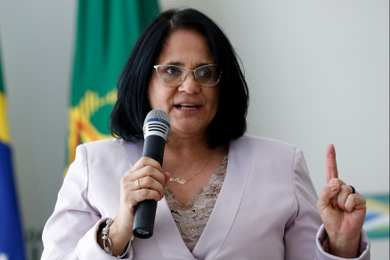 A senadora Damares Alves