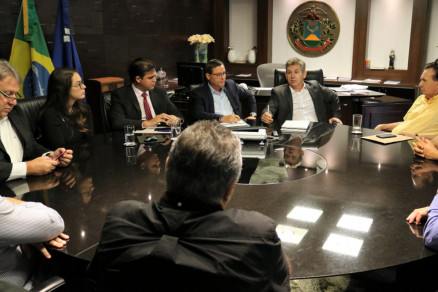 A reunio do governador Mauro Mendes com integrantes do MDB