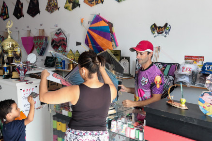 Comrcio funciona de forma peculiar, j que movimento quase desaparece durante ano letivo 