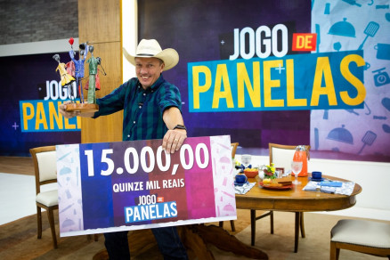 Vencedor tambm ganhou trofu entregue pela apresentadora Ana Maria Braga, durante 'Mais Voc'