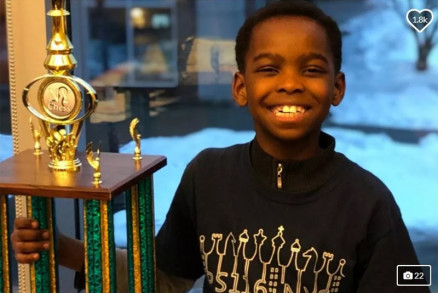 Tanitoluwa Adewumi, o refugiado nigeriano de 8 anos que mora em um abrigo em Nova York e se tornou campeo estadual de xadrez