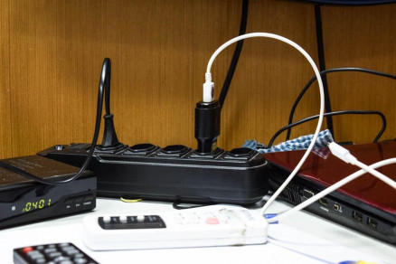  Disjuntores, interruptores, lmpada dicroicas e luminrias esto entre itens fiscalizados 