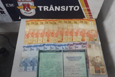 O suspeito, o veculo e os documentos foram encaminhados  Central de Flagrante