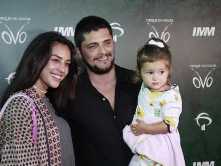 Yanna Lavigne e Bruno Gissoni com Madalena