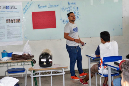 A cada 15 dias estudantes participam de reviso de matemtica bsica 