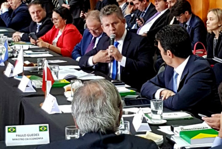 O governador Mauro Mendes, que participou do Frum de Governadores em Braslia