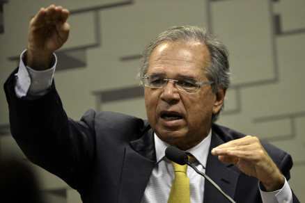 O ministro da Economia, Paulo Guedes, que dever corrigir tabela