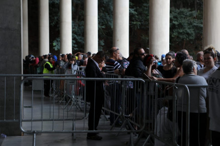 Fs passam madrugada na fila para ingressos de Sandy e Junior
