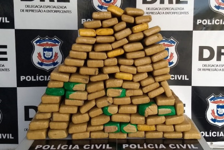 Um suspeito conseguiu fugir a p e at o momento no foi localizado
