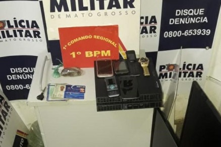 Objetos pessoais da vtima que estavam dentro do carro foram encontrados na casa de um dos suspeitos