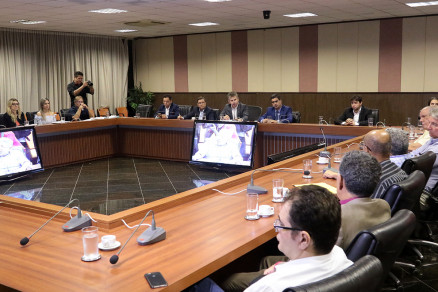 Poderes se reuniram com diretoria da Santa Casa no Palcio Paiaguas