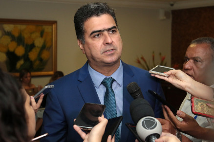 O prefeito Emanuel Pinheiro, que entrar com ao contra opositores
