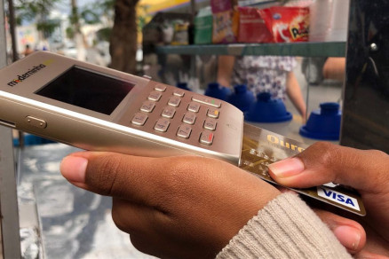 Houve queda de 21% nas vendas feitas com carto de dbito
