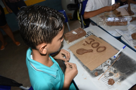 Alunos dp ensino bsico de Cuiab fazem artesanato