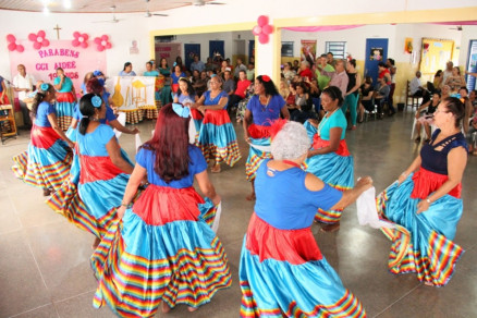 Atividades ldicas, apresentaes de danas regionais, comidas tpicas e celebraes religiosas foram programadas
