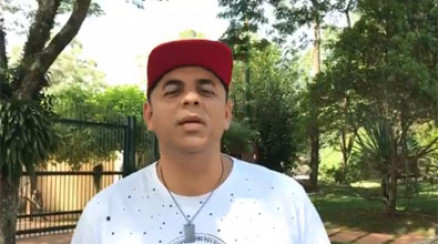 Cantor Pinha Presidente fala sobre assalto sofrido durante programa de rdio