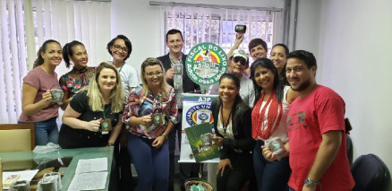 Fiscal do Lixo encontrou 175 copos descartveis em apenas um dia de trabalho em um dos prdios da sede da Secretaria