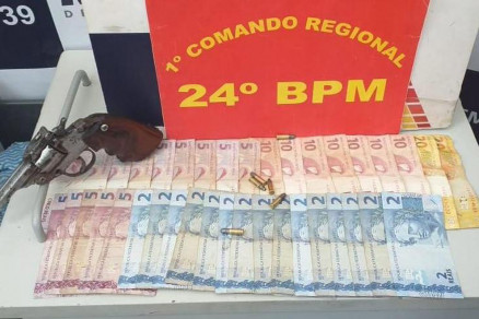 Dinheiro, arma a munio aprendidos com os assaltantes