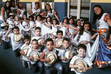Alunos da creche Nasla ensaiam apresentao musical para homenagear Cuiab nos seus 300 anos
