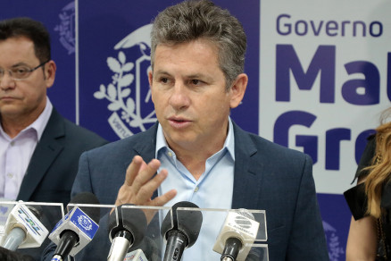 O governador Mauro Mendes, que diz que crtica da oposio 