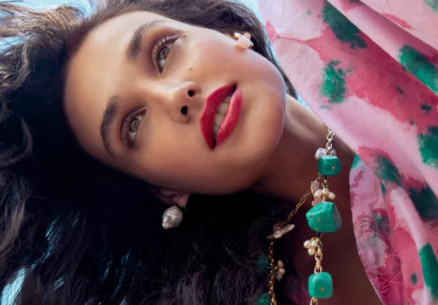 Dbora Nascimento na Glamour de abril 