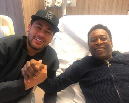 Neymar visita Pel em Paris