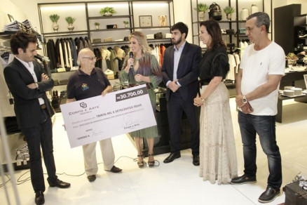 Entrega simblica do cheque  AACC ocorreu nesta quinta-feira