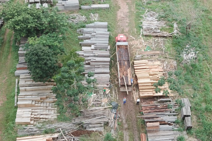 Vista area do ptio de apreenso da Secretaria de Estado de Meio Ambiente