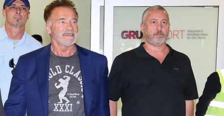 Arnold Schwarzenegger est de volta ao pas aps dois anos