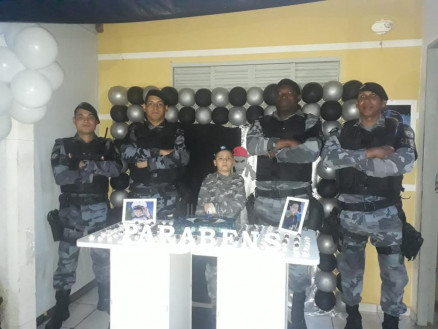 Ncolas comemorou seu aniversrio vestindo o uniforme da Fora Ttica
