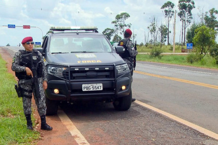 Fora Nacional faz escolta para chegada de presos na Penitenciria Federal de Braslia
