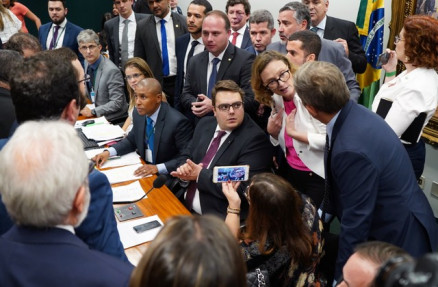 Deputados da CCJ da Cmara discutem em sesso sobre reforma da Previdncia